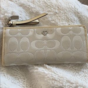 Coach Poppy White Wallet